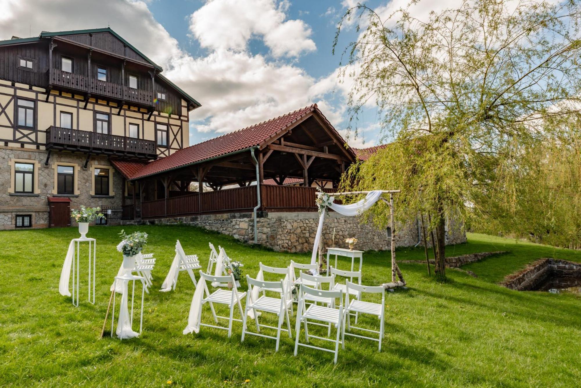 Hotel Svycarsky Dum Sneznik Bagian luar foto